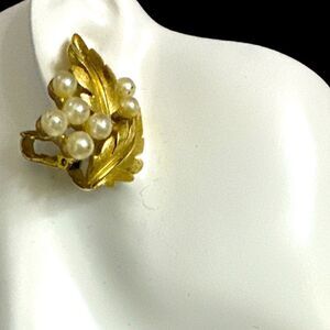 Crown Trafari textured gold pearl leaves clip back earrings beautiful classic